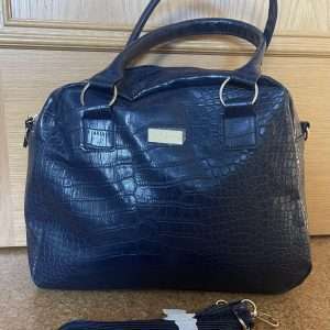 Torebka Carla Faustini o wyglądzie krokodyla, ciemnoniebieska, rozmiar 37 x 24 cm