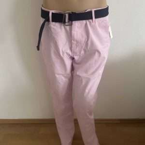 IZOD Saltwater Stretch Chino, gerade Passform, in Pink Gr. 32x34